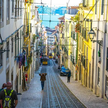 公寓 Bh4e Spacious 3-bedroom With Natural Light & Stunning Views In Bairro Alto! Lisboa